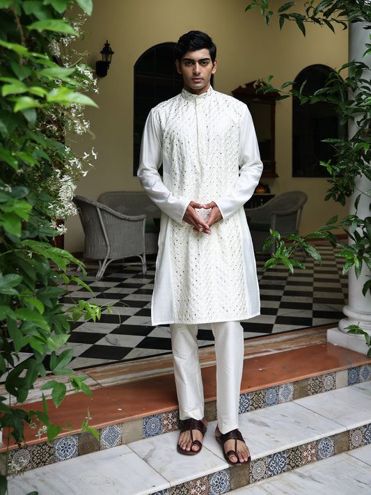 Patr
Embroidered
Kurta Set
Embroidered Kurta Set
Ivory