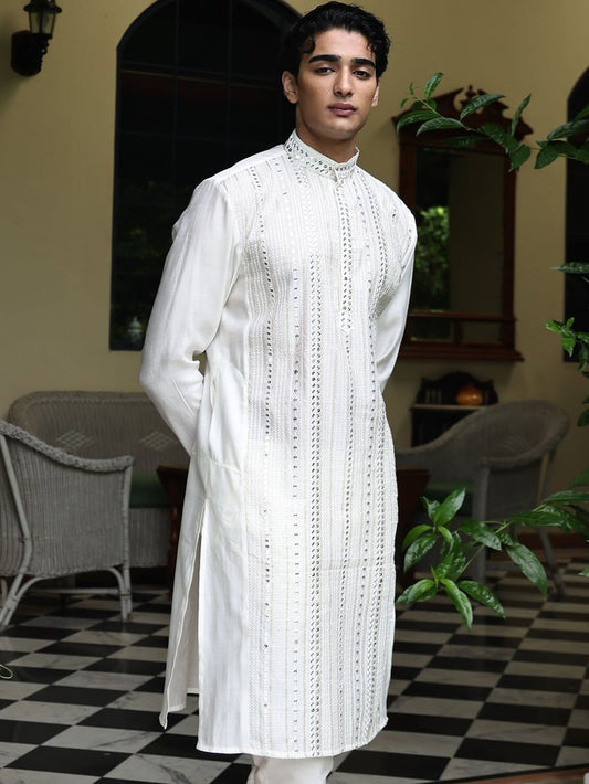 Patr
Kurta
Embroidered Kurta
Beige