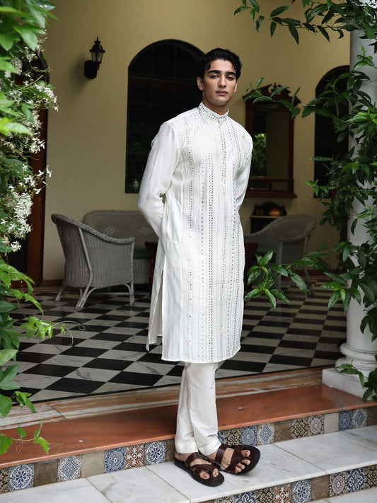 Patr
Kurta Set
Embroidered Kurta Set
Beige