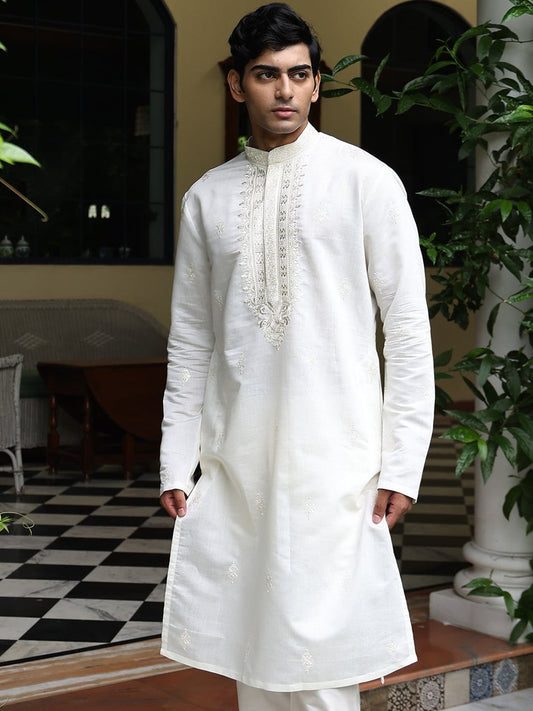 Patr
Embroidered
Kurta 
Embroidered Kurta
Ivory