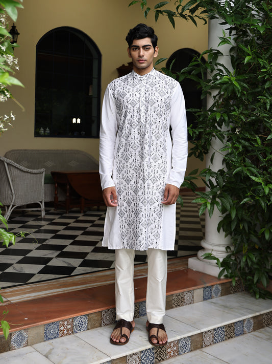 Patr
Kurta Set
Embroidered Kurta Set
Ivory