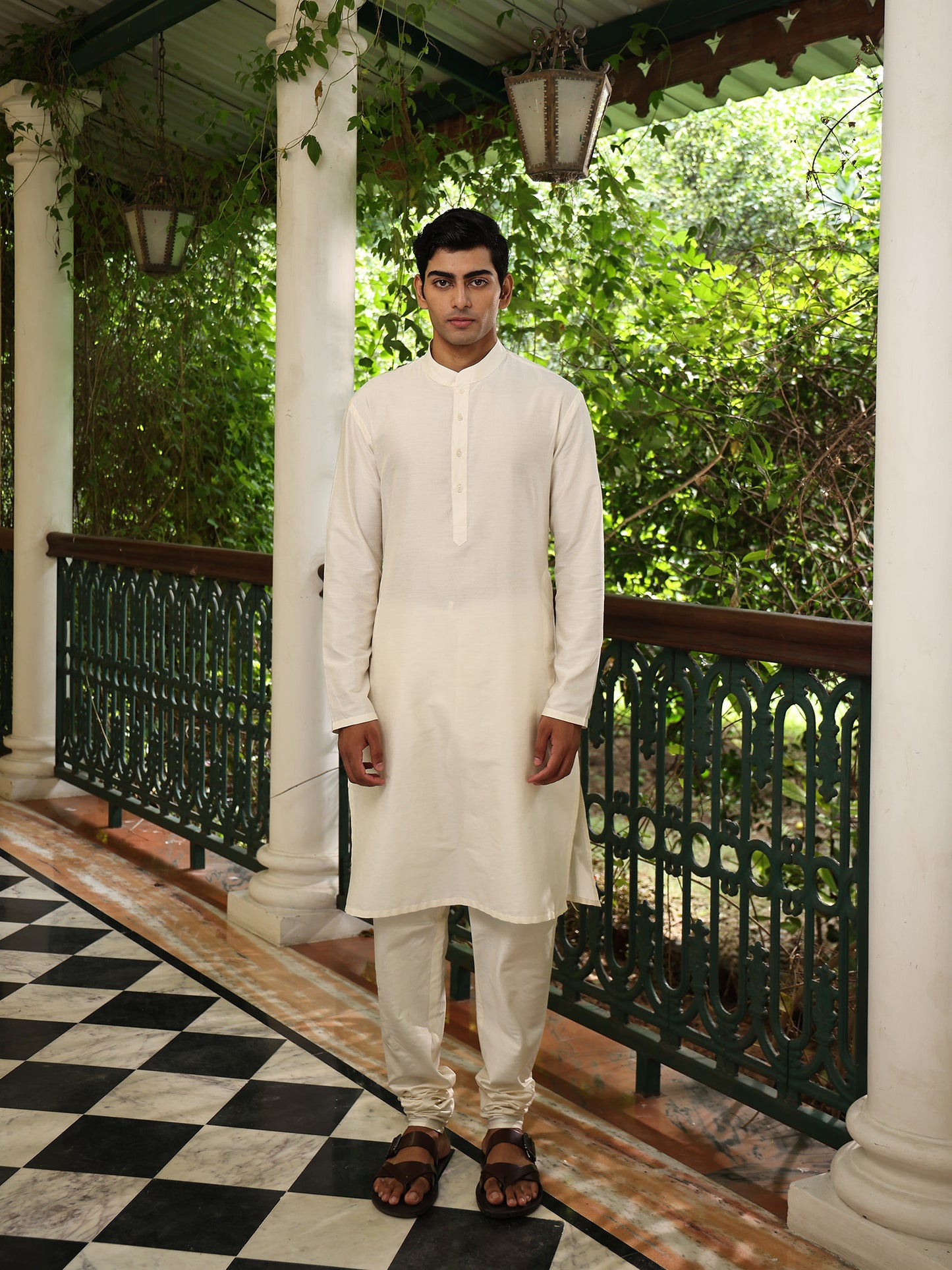 Patr
Solid
Kurta Set
Solid Kurta Set
Ivory