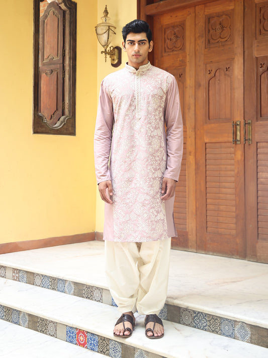 Patr
Kurta Set
Embroidered Kurta Set
Pink