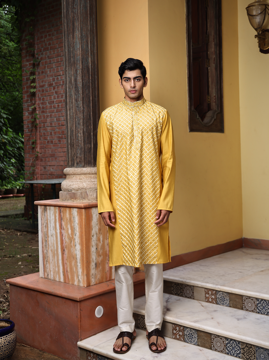 Patr
Embroidered
Kurta Set
Embroidered Kurta Set
Yellow