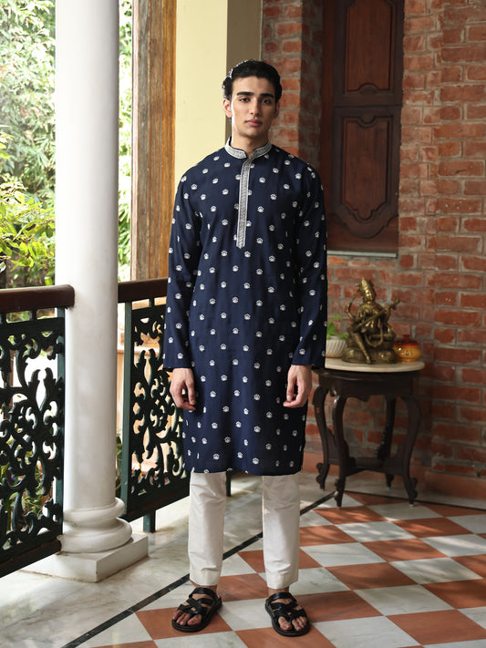 Patr
Kurta Set
Embroidered Kurta Set
Blue