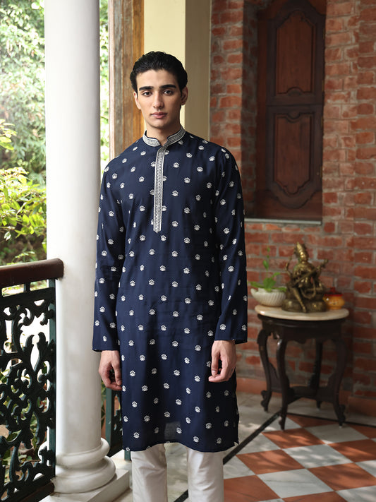 Patr
Kurta
Embroidered Kurta
Blue