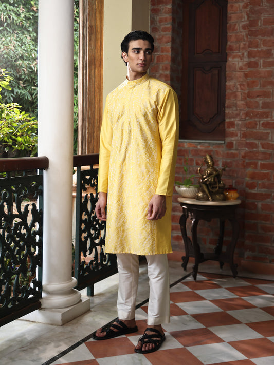 Patr
Embroidered 
Kurta Set
Embroidered Kurta Set
Yellow