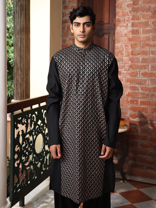 Patr
Kurta
Embroidered Kurta 
Black