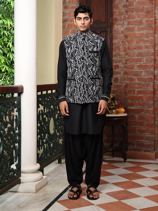 Patr
Bundi Set
jacket 
Embroidered 
Embroidered Jacket Set