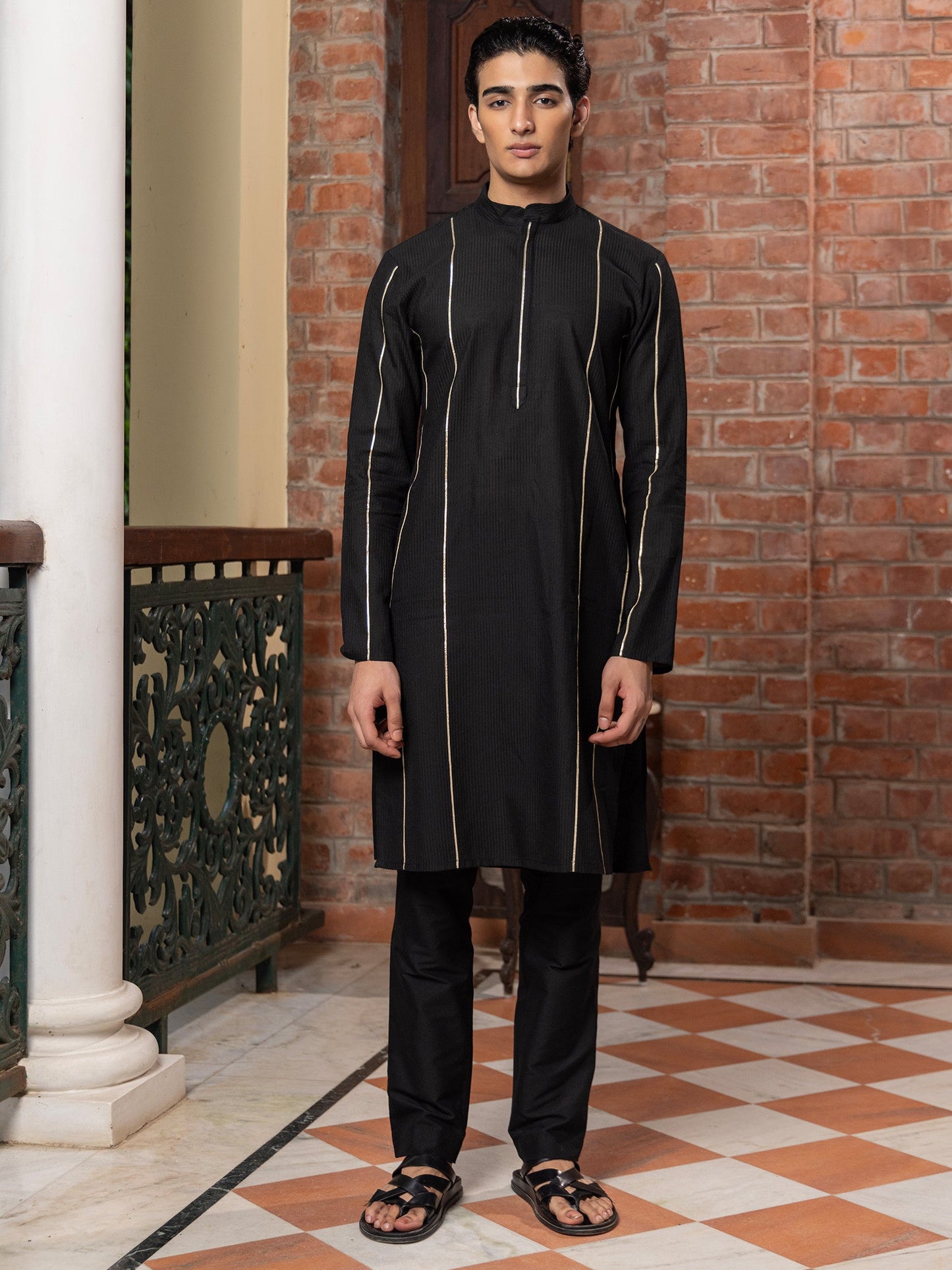 Sudarsana Black Cotton Blend Kurta Set
