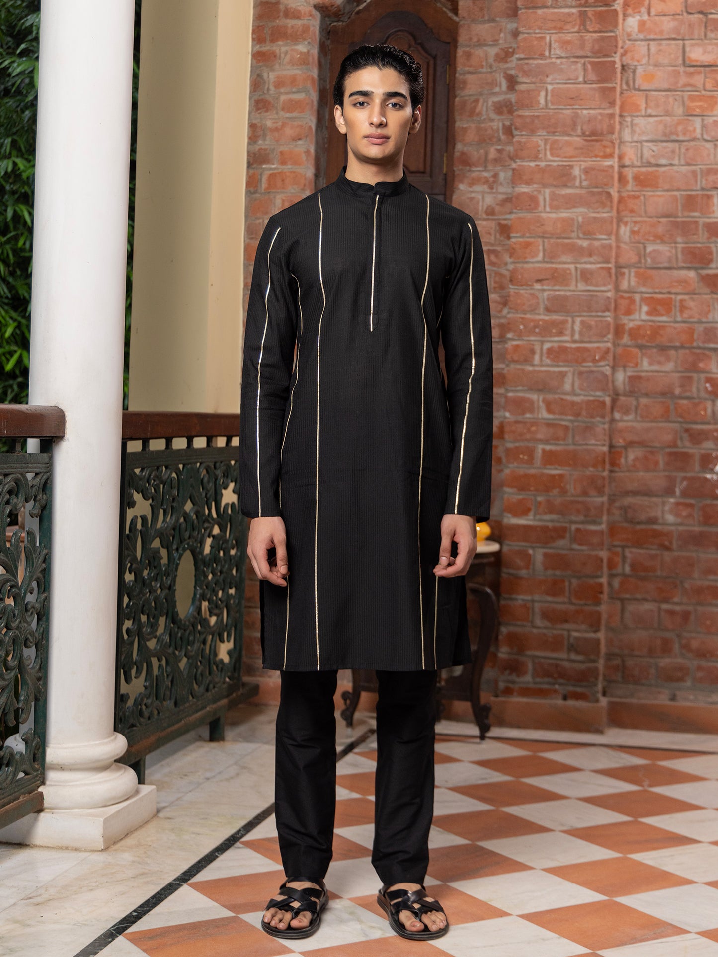 Sudarsana Black Cotton Blend Kurta Set