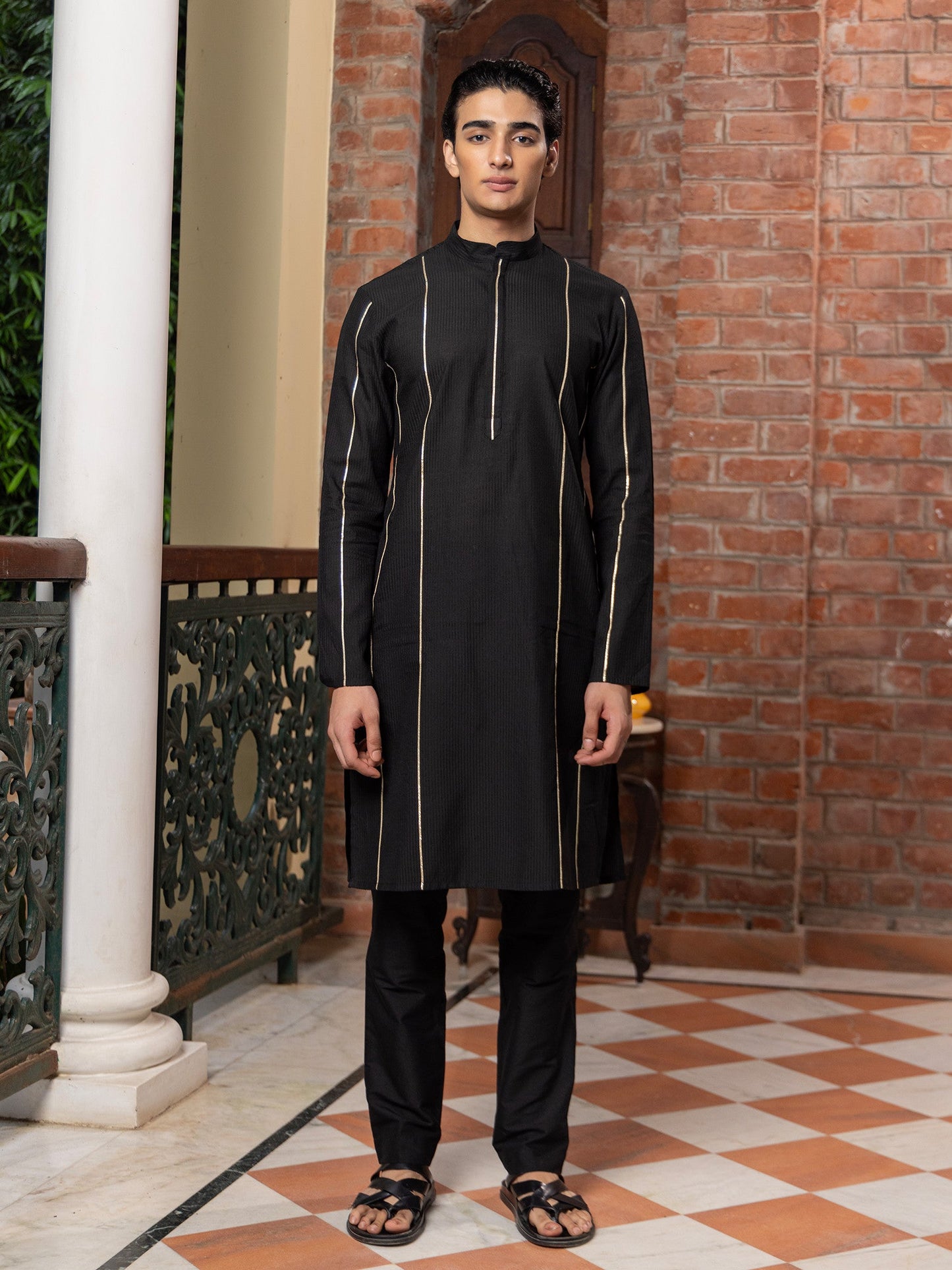 Sudarsana Black Cotton Blend Kurta Set