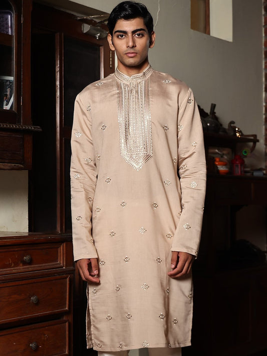 Patr
Embroidered
Kurta 
Embroidered Kurta
Beige