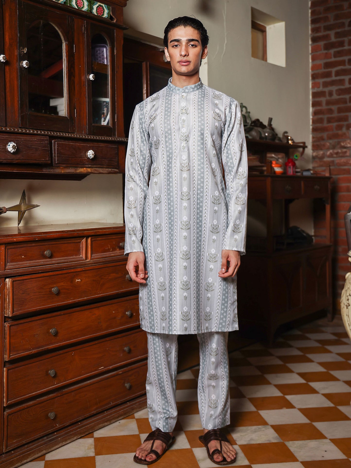 Patr
Printed
Kurta 
Printed Kurta
Sage Green