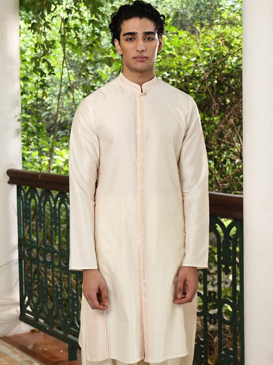 Patr
Kurta
Solid Kurta
Ivory