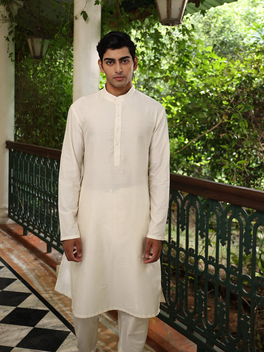 Patr
Solid
Kurta 
Solid Kurta
Ivory