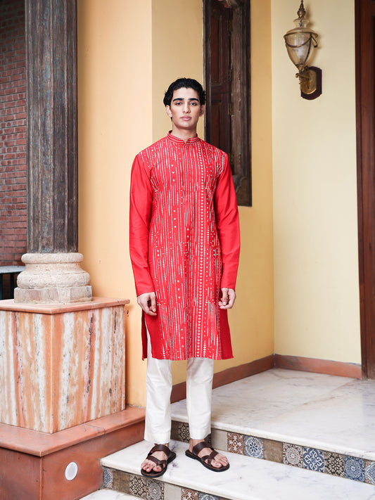 Patr
Embroidered
Kurta 
Embroidered Kurta
Red