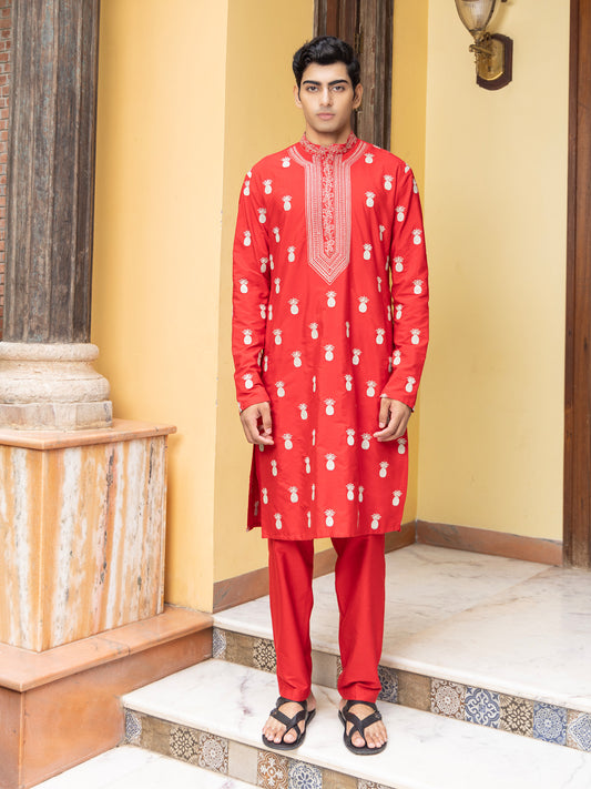 Patr
Embroidered
Kurta 
Embroidered Kurta
Red