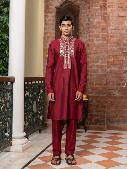 Patr
Embroidered
Kurta 
Embroidered Kurta
Wine