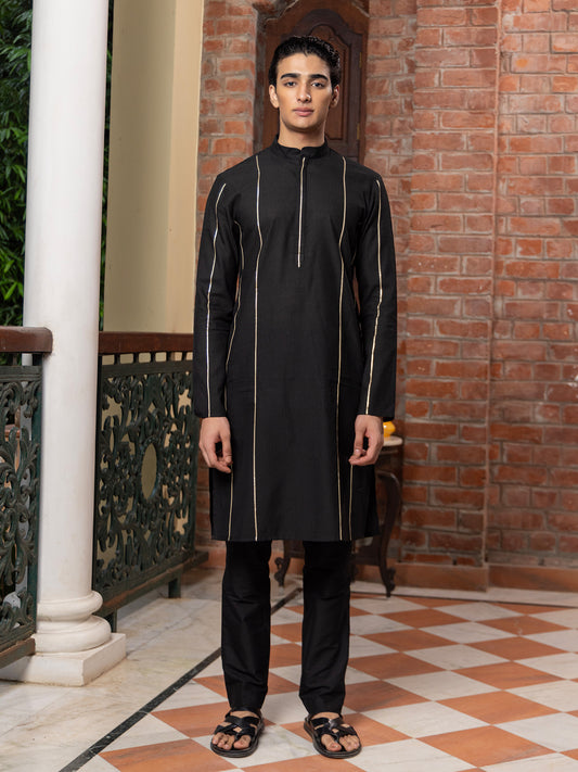 Patr
Solid
Kurta 
Solid Kurta
Black