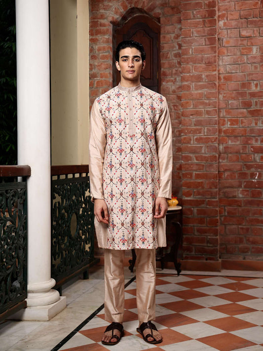 Patr
Kurta
Embroidered Kurta
Beige